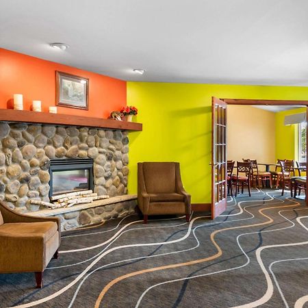 Econo Lodge Inn & Suites Eau Claire Exterior photo