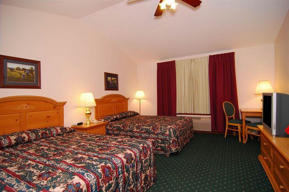 Econo Lodge Inn & Suites Eau Claire Exterior photo