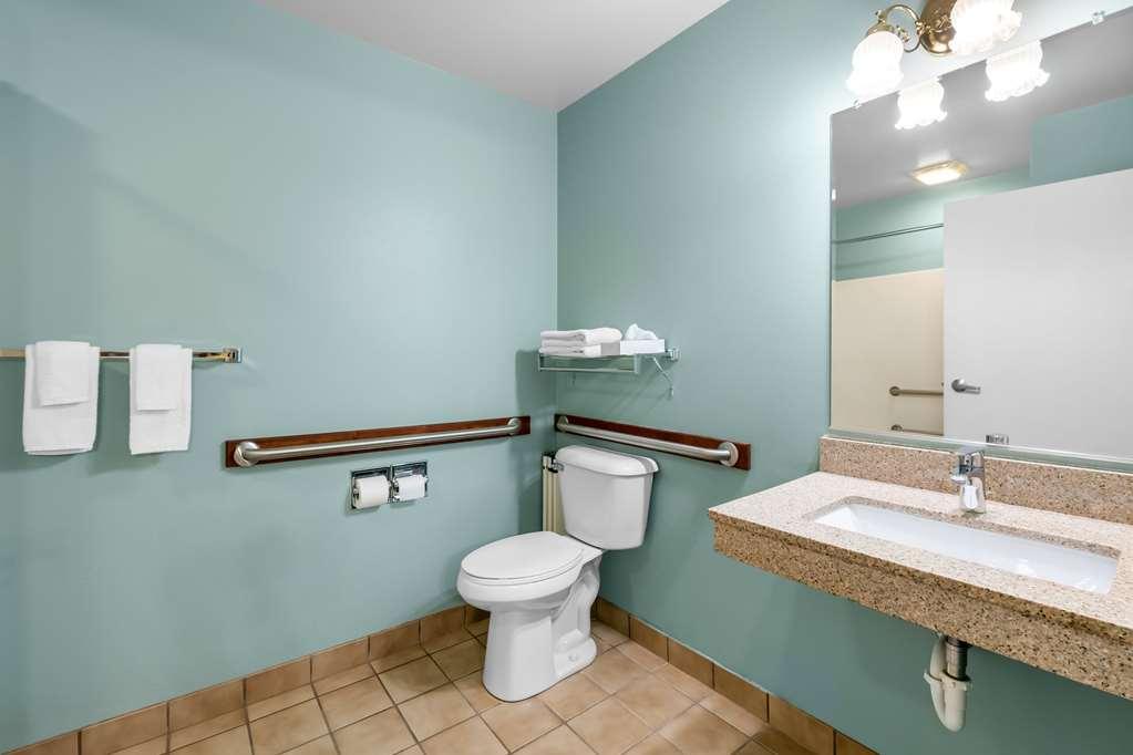 Econo Lodge Inn & Suites Eau Claire Room photo